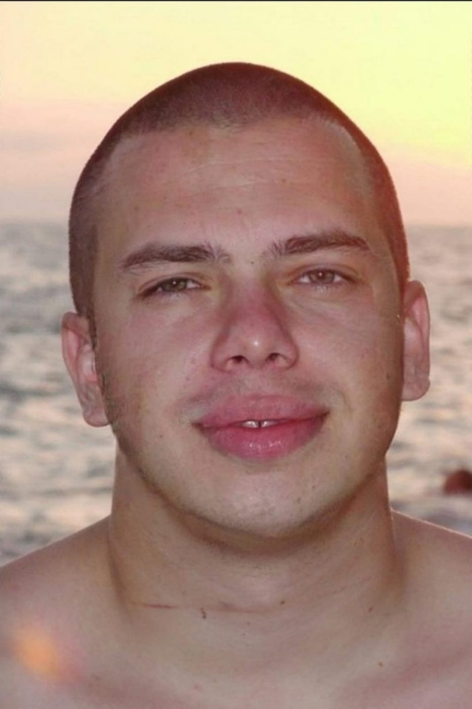 Permanent lip makeup for men